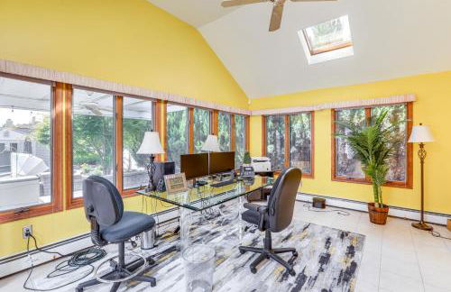 New Jersey Home with Private Office and Backyard Oasis - Foto 4