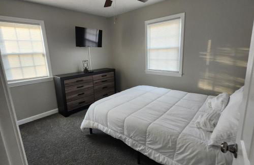 Renovated 3BR Home Close to Fort Liberty - Foto 3