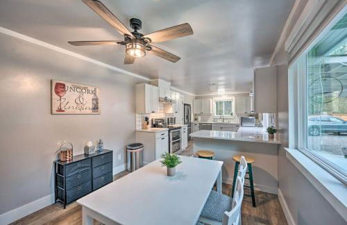 Modern Redmond Home with 2 Fireplaces and Yard! - Foto 7