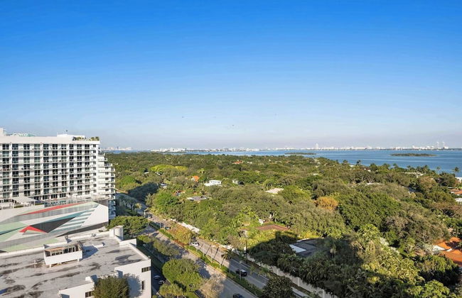 Modern Condo in Design District - Photo 75