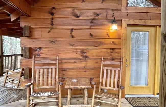 Romantic, pet friendly cabin with private hot tub, washer/dryer and full kitchen Studio Cabin by RedAwning - Foto 17