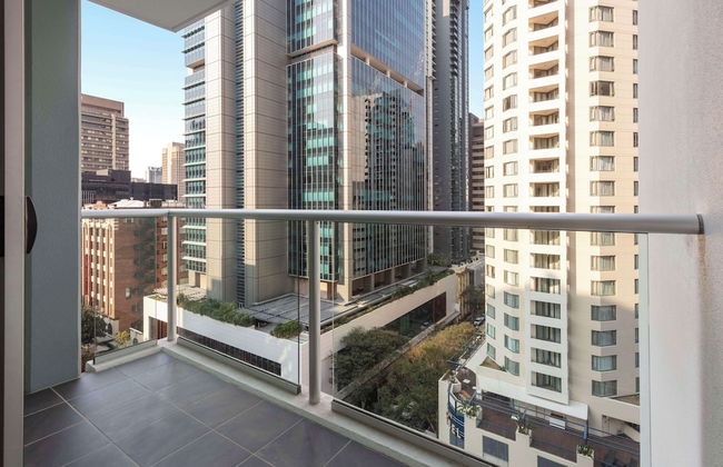 Oaks Brisbane Festival Suites - Photo 32