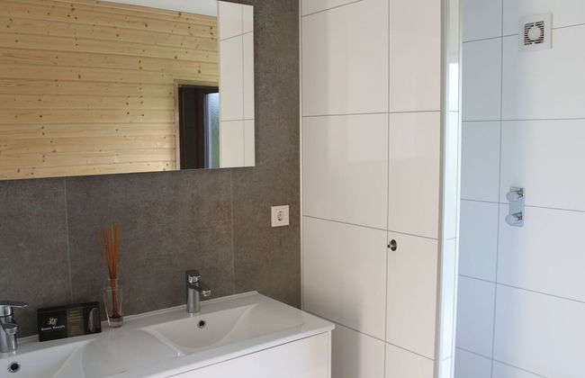 Chic Home With Sauna - Photo 18