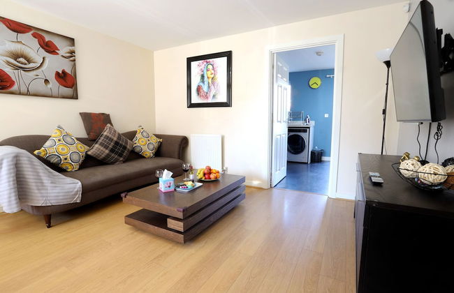 Birmingham Airport/NEC Beauty Homebase - Photo 27