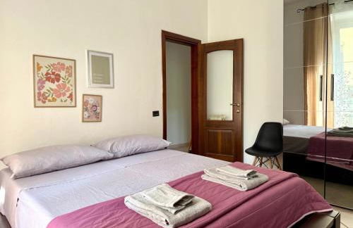 Appartamento per 5 persone su una scalinata storica a 9 minuti a piedi dalla stazione e 12 dal centro - Vista sui tetti della città - Zona collinare residenziale - Foto 3