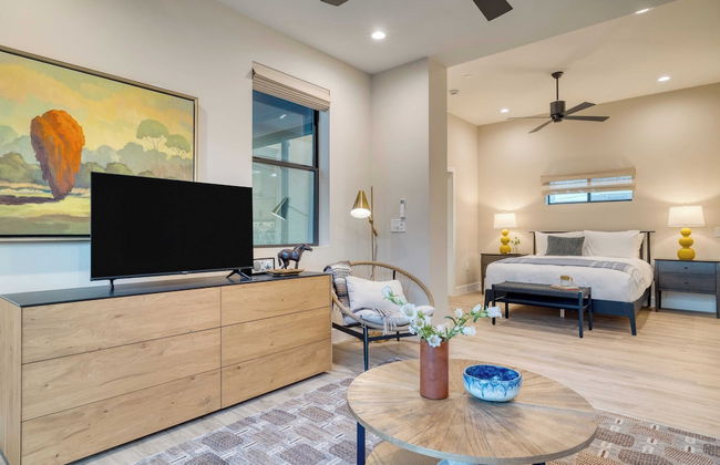 Sundrenched by Avantstay Pool, Mins to Old Town - Foto 17