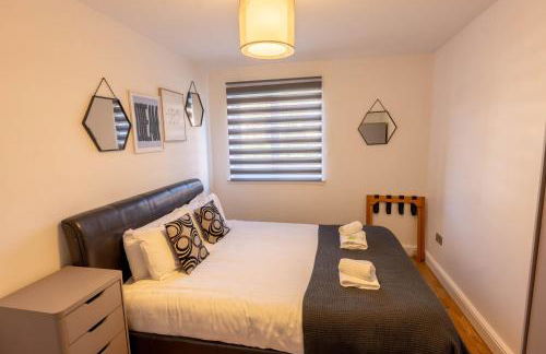 Paisley with Parking & Balcony - Pass the Keys - Foto 35