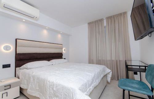 Azure Heaven Apartment w heated pool - Photo 19