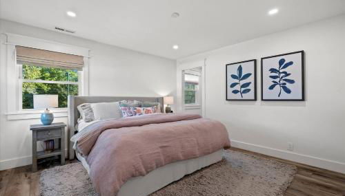 Luxury Lakeview Stay | Main&Guest House, Sleeps 10 - Foto 3