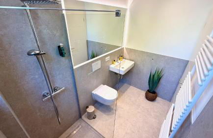 BeckHomes Munich- Large 210 sqm Central Apartment- 7 BR, 6Baths, 3 Kitchens, Up to 18 Guests - Foto 4