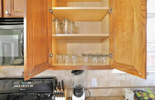 Gorgeous 4 bedroom 2,5 bath Home with Heated Pool, Spa & Game Room close to DFW Airport - Photo 29