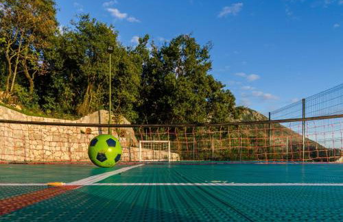 Villa Falcon Rook - Four-Bedroom Villa with Terrace and Swimming Pool - Photo 81