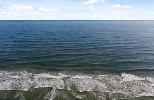 Modern 4BR 2BA Apt Steps to the Beach Open Living - Foto 28