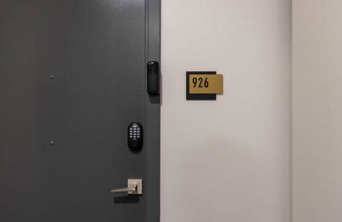 Luxury Downtown King Bed, Rooftop Pool - Photo 47