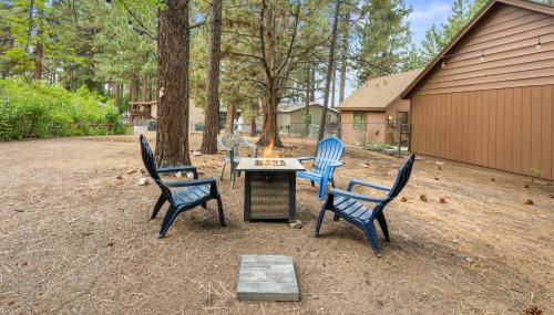 Cozy Knight Cabin - AC! Walk to Lake and Village - Foto 3, Garden