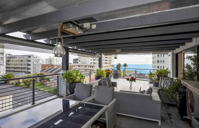 Bright and Stylish Beachfront Apartment - Foto 12