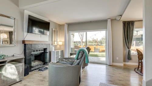 Modern Oceanside Living! Family Home with Workspace - Foto 4