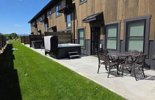 Peaks & Pines Modern Gem, 2 Kings, Bunks, Hot Tub, Walkable, Kid's Cove - Foto 74