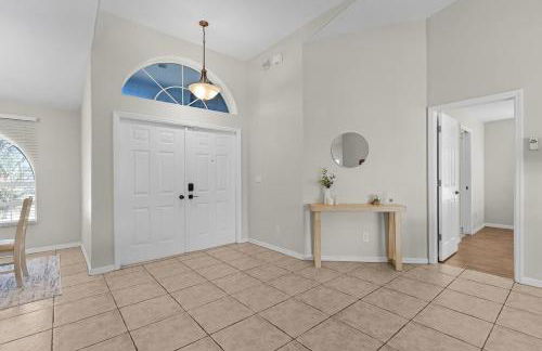 Sunny 4BR with Screened in Pool and Lanai - Foto 16