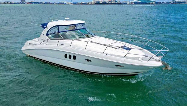 Aluguel de iate em Fort Lauderdale - Foto 2, O iate navegando em Fort Lauderdale