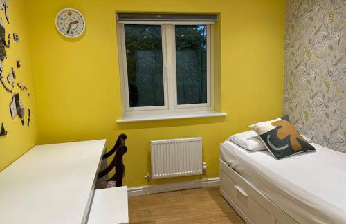 Stunning 4-Bedroom Home - Foto 11