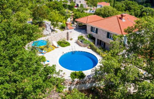 Villa Kate - outdoor pool, 4 bedrooms, free parking - Photo 1