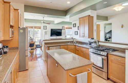 3BR Mountain Retreat with 2 Executive Suites & Scenic Views Sleeps 6 - Photo 9