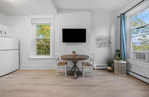 Cozy 1BR with Parking - Near UC, Zoo, Downtown - Foto 3