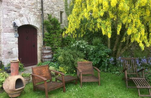 Welsh Gatehouse, Historic Castle which can cater for Electric Vehicle - Foto 28
