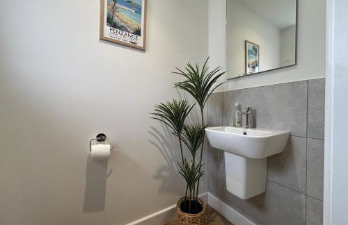 Kerensa 3 bed townhouse located close to the beach with Parking - Photo 27