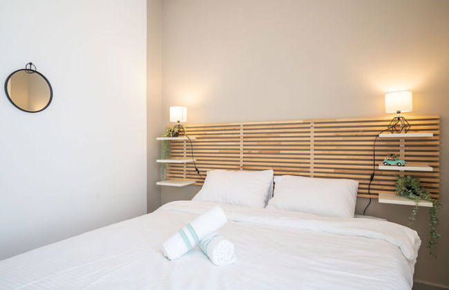 Stylish Seaside Escape with Balcony by Sea N' Rent - Foto 16