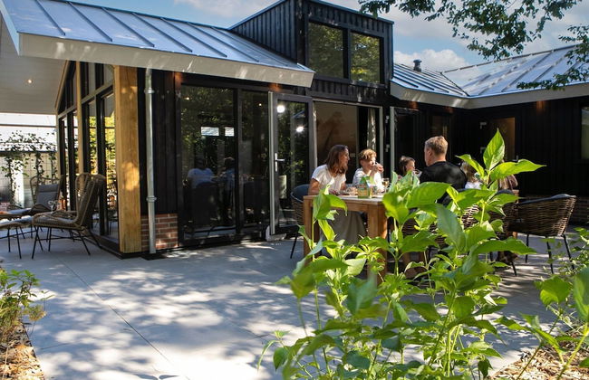 Luxury Lodge With Private Swimming Pool - Photo 26