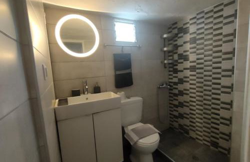 Sea Side Studio with Balcony and Sea View - Photo 3