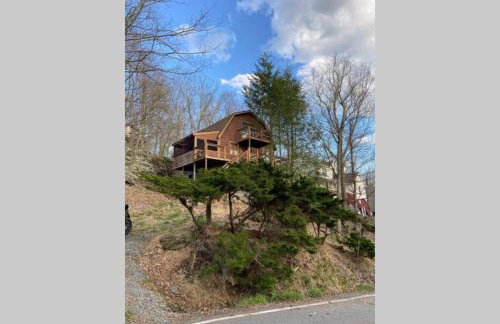 Regent Hilltop Cabin - Photo 1