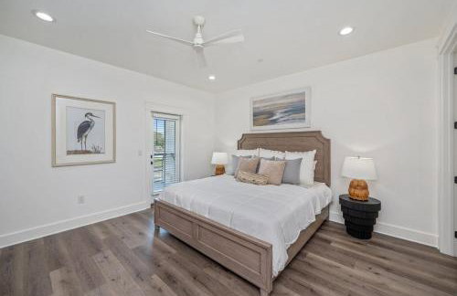 2 Blocks to the Beach! Pool & Golf Cart, Sleeps 21 - Foto 75