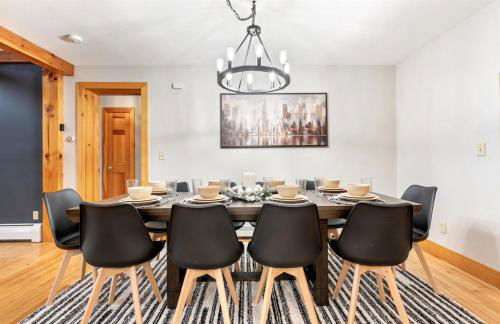 3 Mi to SR! Sleeps 25, Spacious, Hot Tub, Arcade! - Foto 4