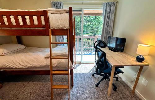 R8 Luxury Bretton Woods Ski-In Ski-out townhome next to beginner ski area w fast wifi and keyless entry - Foto 70