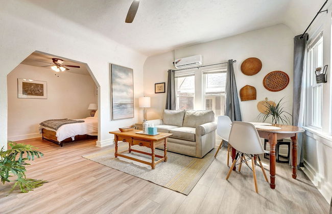 Stunning House In Convenient Location N Downtown - Photo 2