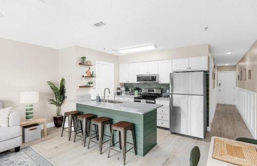 Newly Renovated Condo with Beach access steps away - Foto 27