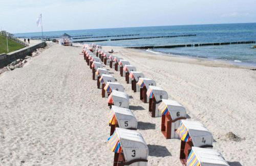 Family-Friendly Home with Garden - Foto 26