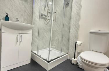 The Sawmills, Carlisle - Spacious 4 Bedroom Family House - Free WiFi - & Parking - Walk to Carlisle Castle - Foto 78