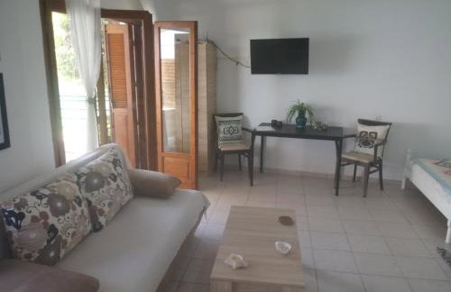 Kamari Guesthouse - Photo 22