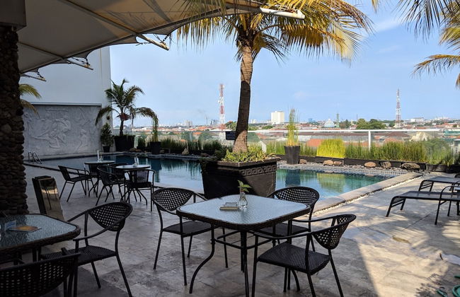 Classic Modern Studio Room Apartment at The Square Surabaya - Photo 11