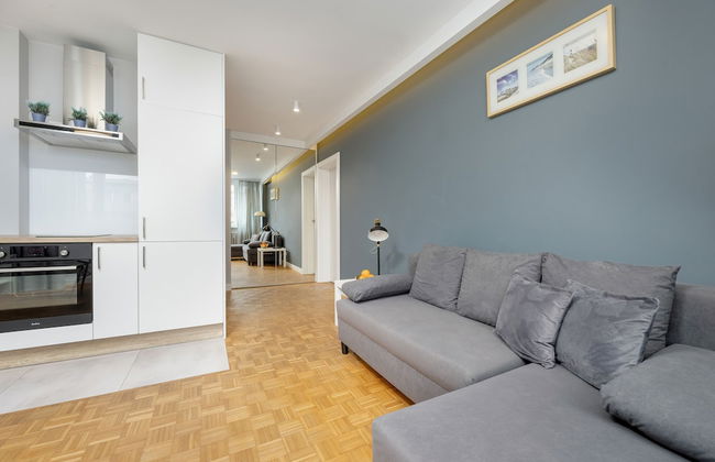 Unique Bright Apartment by Renters - Photo 30