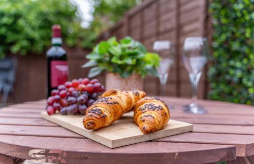 Comfortable 1-Bed House, Sleeps 4, Fast Wi-Fi with Private Garden and Free Parking - Foto 21