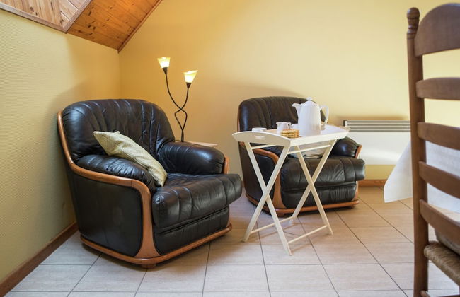 Spacious, Atmospheric Upper Floor of a Farmhouse With Garden - Foto 8