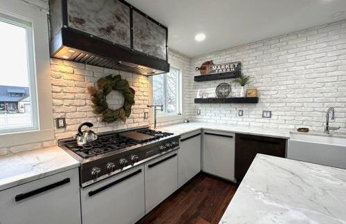 Cheerful 4 bedroom home w/ fireplace & game room - Foto 7