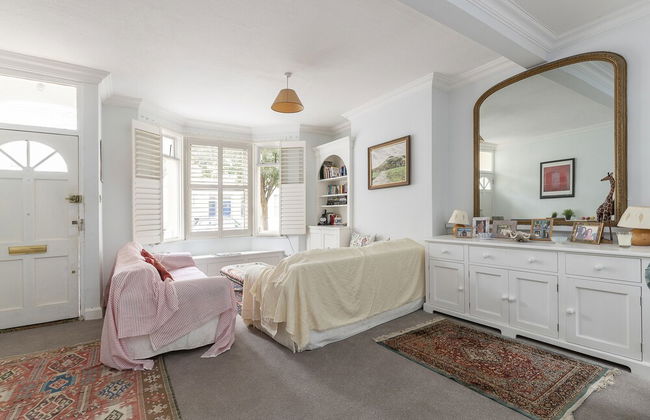 JOIVY Charming 3 bed house with a rooftop terrace - Photo 16