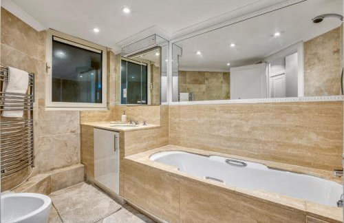 The Grande Mayfair Apartment - Photo 28