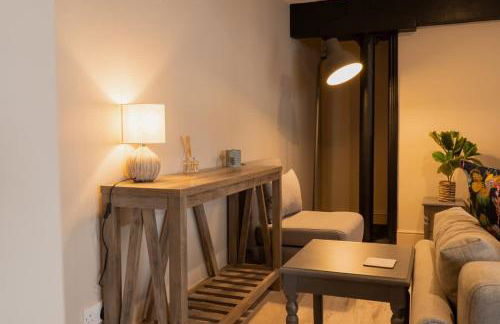 Well Decorated Home Charming Village Location - Foto 35